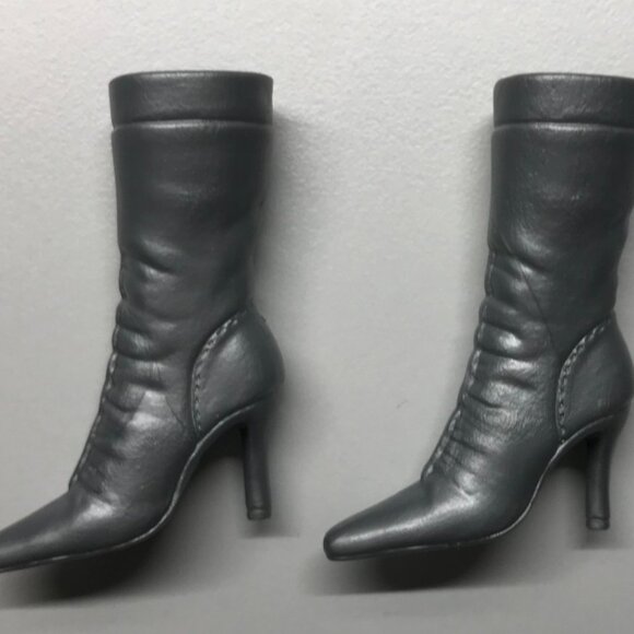 Barbie - grey/silver boots, fits model muse feet - Picture 1 of 2